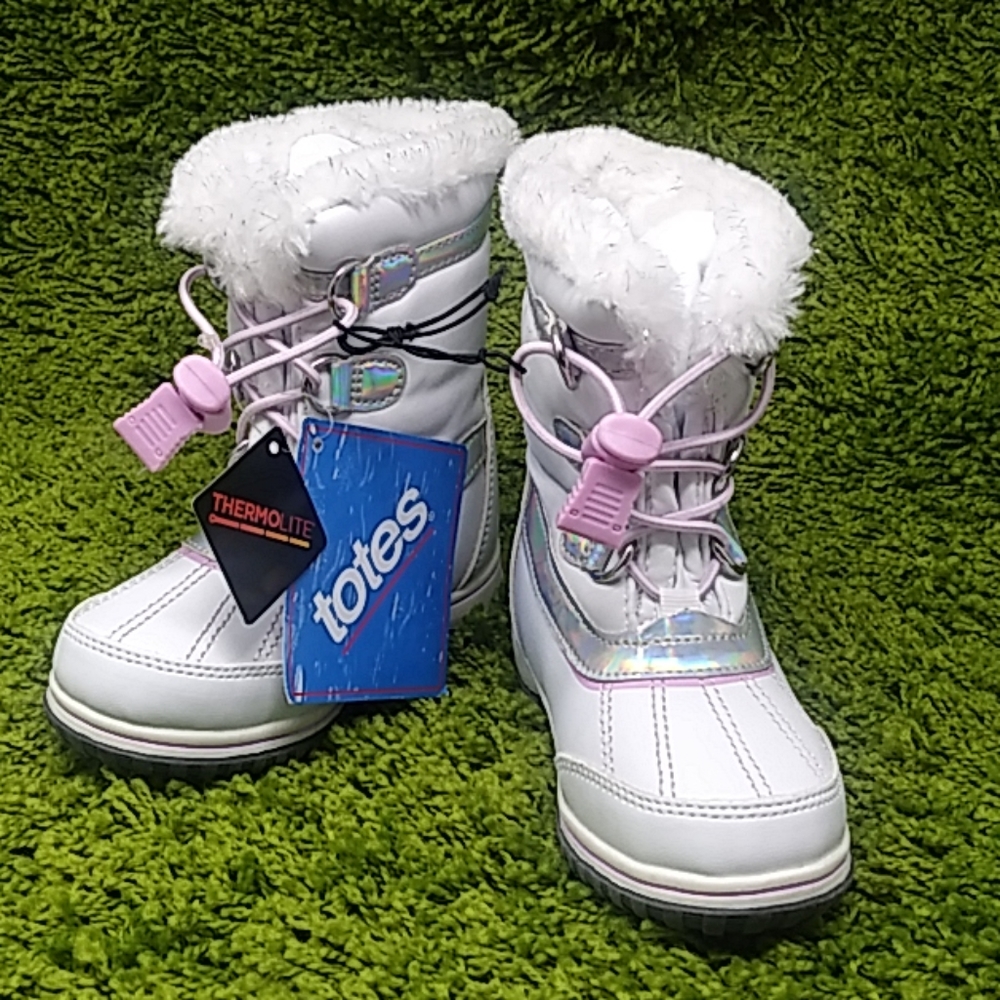 NEW GIRLS BOOTS SIZE 7